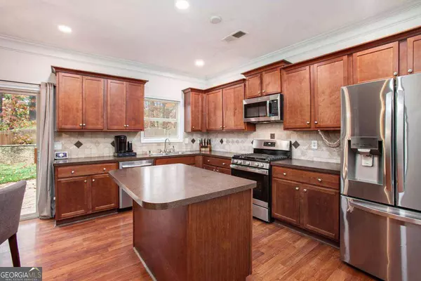 222 Ascott LN, Woodstock, GA 30189