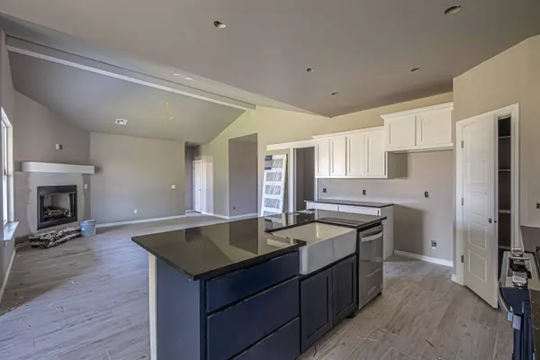 4710 Sandhill Dr, Enid, OK 73703