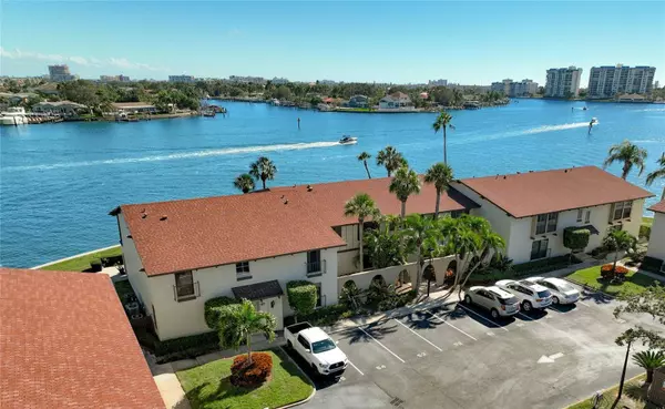 525 PLAZA SEVILLE CT #51, Treasure Island, FL 33706