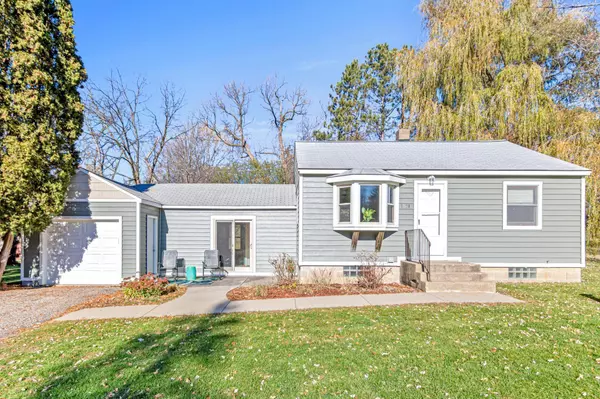 1820 Victoria CIR, Victoria, MN 55386