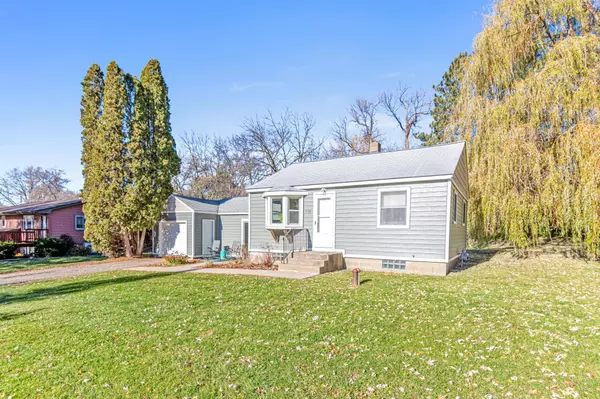 1820 Victoria CIR, Victoria, MN 55386