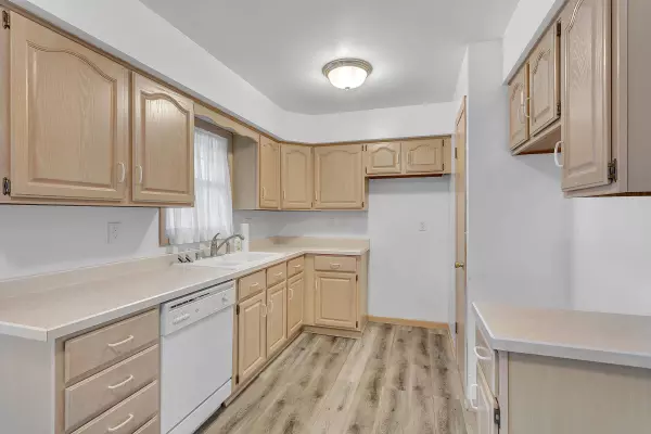 3975 S Lenox St, Milwaukee, WI 53207