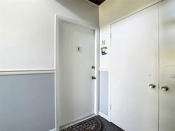 525 PLAZA SEVILLE CT #51, Treasure Island, FL 33706