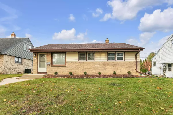 3975 S Lenox St, Milwaukee, WI 53207