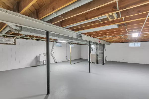 3975 S Lenox St, Milwaukee, WI 53207