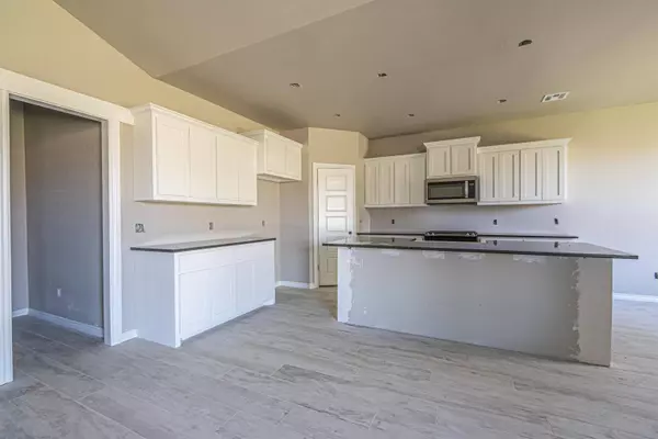 4710 Sandhill Dr, Enid, OK 73703