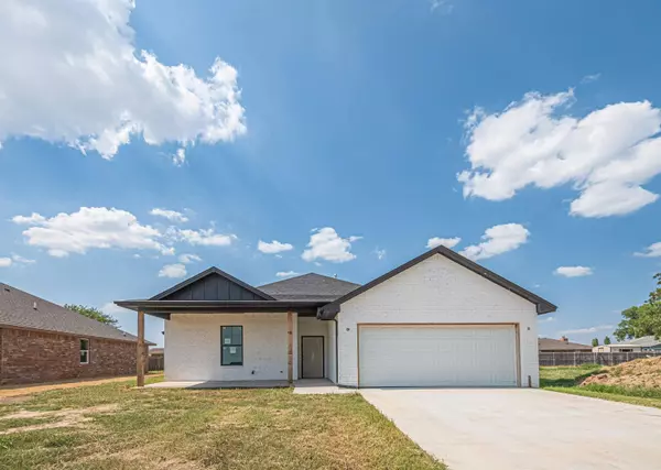 4710 Sandhill Dr, Enid, OK 73703