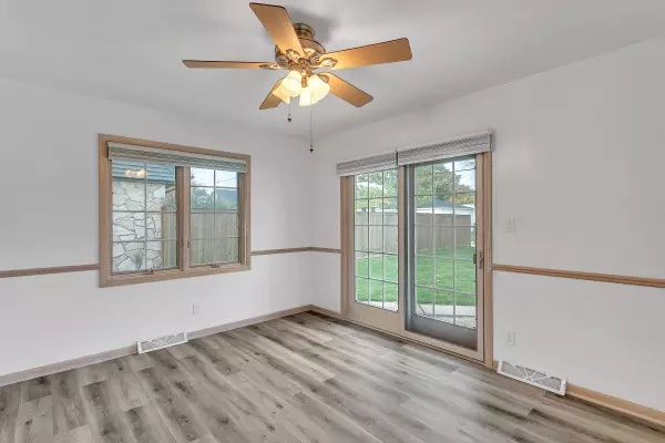 3975 S Lenox St, Milwaukee, WI 53207