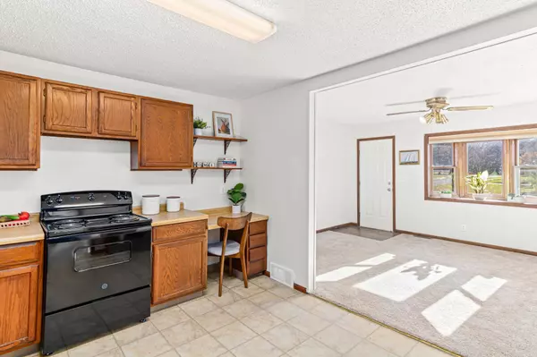 1820 Victoria CIR, Victoria, MN 55386