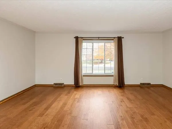 8830 Shagbark RD, Indianapolis, IN 46260