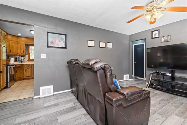 3009 S NORTON AVE, Independence, MO 64052