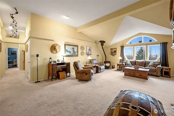 251 W Hale RD, Winlock, WA 98596