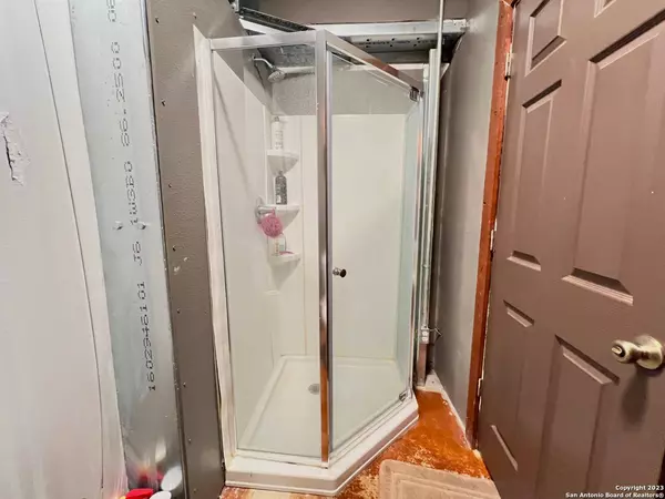 1213 Londondary Dr, San Antonio, TX 78260