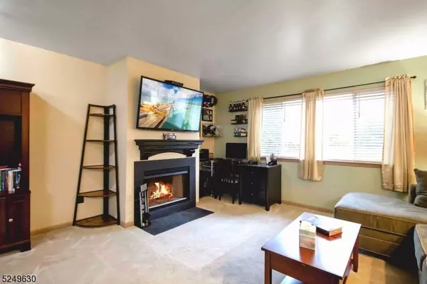 34 Falcon Ridge Way #34, Hamburg Boro, NJ 07419