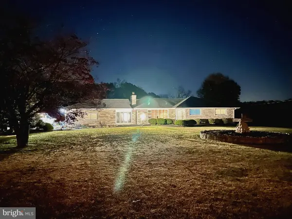 1688 BLUE BELL RD, Williamstown, NJ 08094