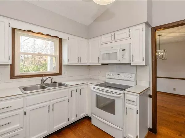 8830 Shagbark RD, Indianapolis, IN 46260