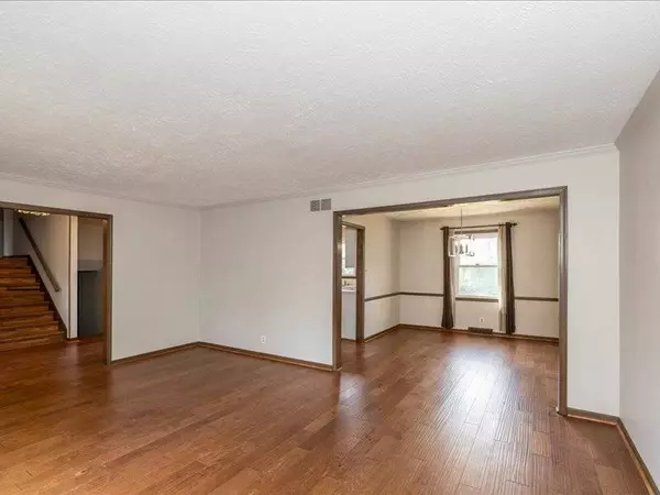 8830 Shagbark RD, Indianapolis, IN 46260