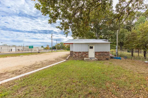 655 Hwy 69 W, Alba, TX 75410