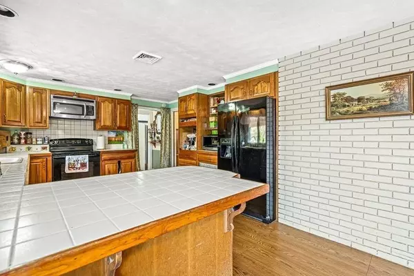 42 Tyler St, Methuen, MA 01844