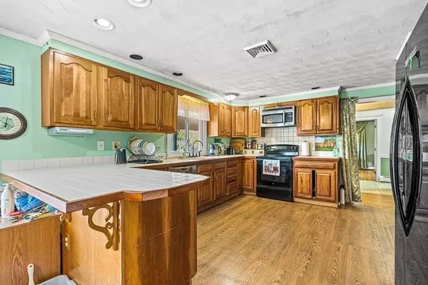 42 Tyler St, Methuen, MA 01844