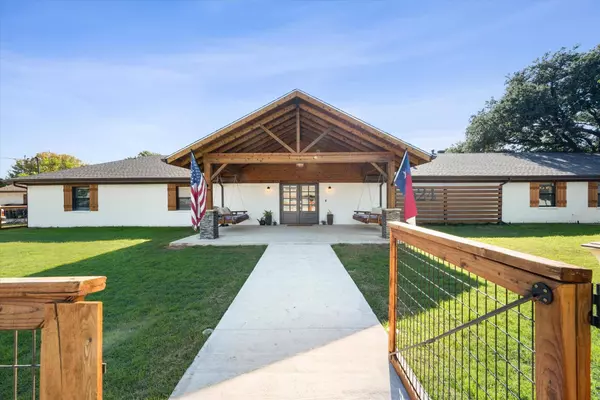 624 Redbud Lane, Grapevine, TX 76051