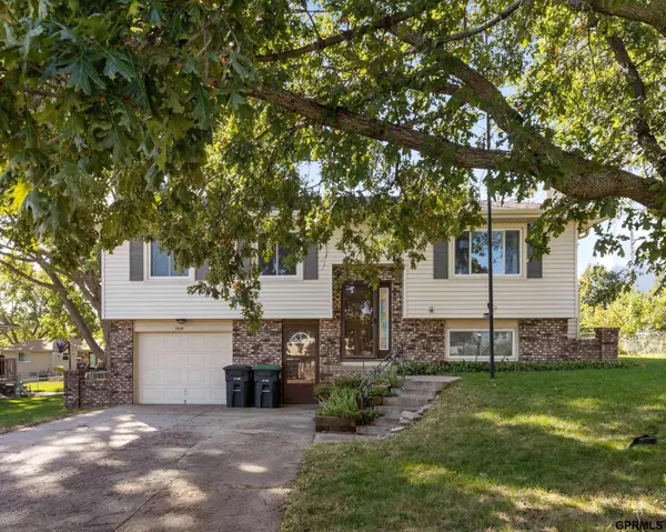 13139 Grand Avenue, Omaha, NE 68164