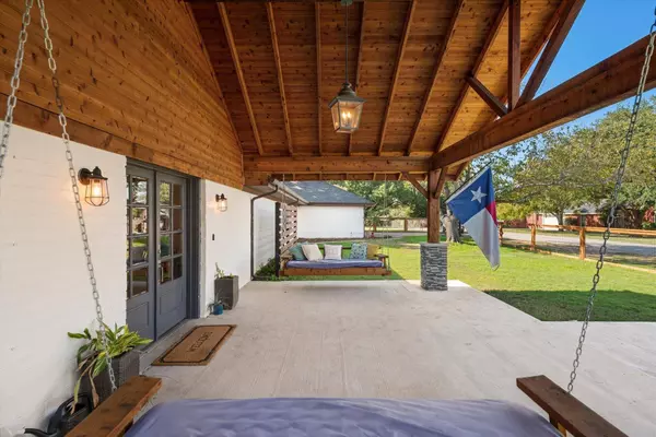 624 Redbud Lane, Grapevine, TX 76051