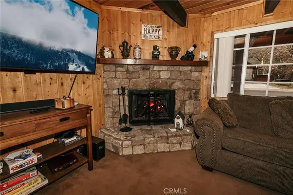 433 Victoria LN, Sugarloaf, CA 92386