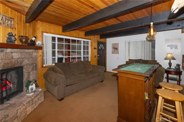 433 Victoria LN, Sugarloaf, CA 92386