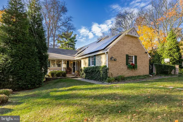 28 S SHIRLEY AVE, Moorestown, NJ 08057