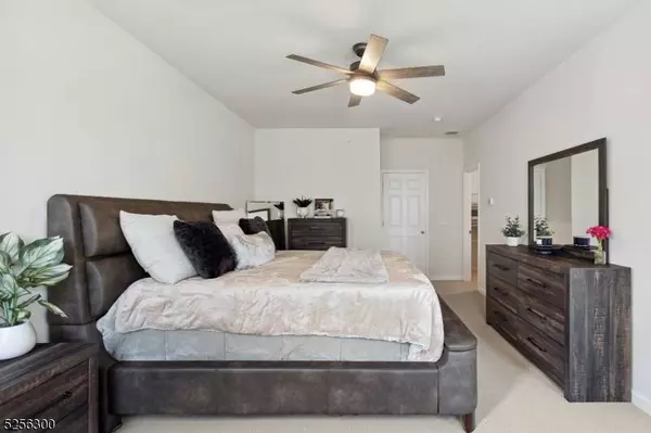 79 Arnold Dr, Wood-ridge Boro, NJ 07075