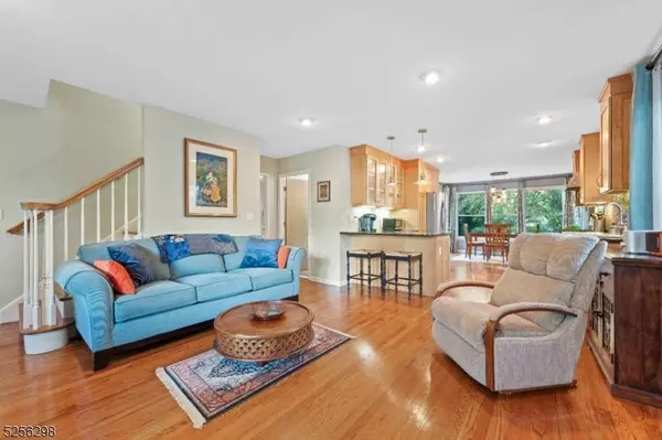 7 Forest Ave, Franklin Twp., NJ 08540