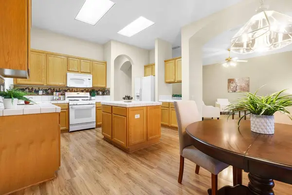 7059 Lost Lake LN, Roseville, CA 95747