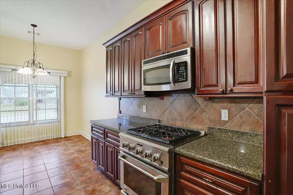 118 Silver Ridge Lane, Pearl, MS 39208