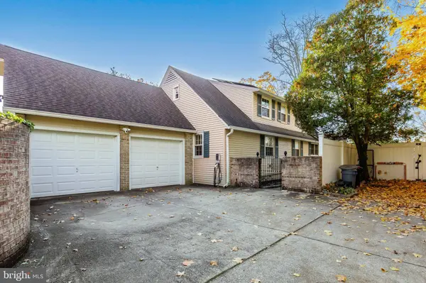 28 S SHIRLEY AVE, Moorestown, NJ 08057