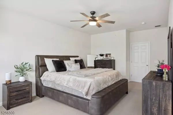 79 Arnold Dr, Wood-ridge Boro, NJ 07075