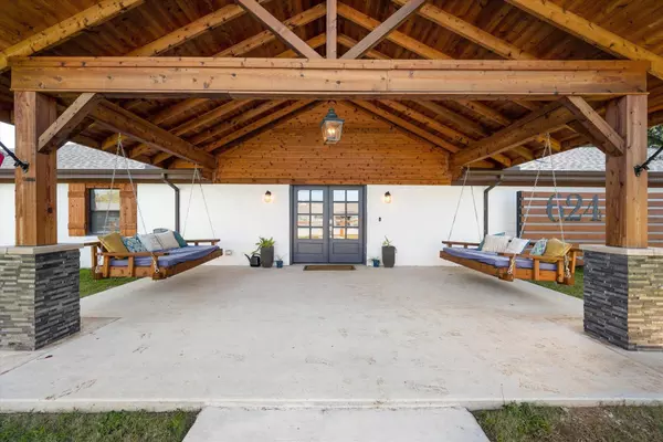 624 Redbud Lane, Grapevine, TX 76051