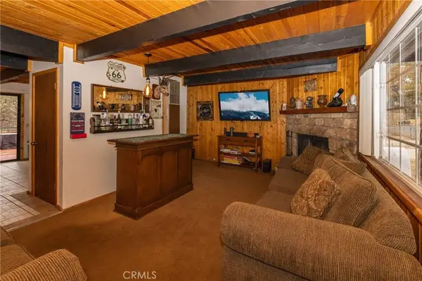 433 Victoria LN, Sugarloaf, CA 92386