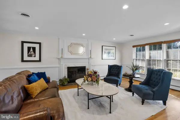 28 S SHIRLEY AVE, Moorestown, NJ 08057