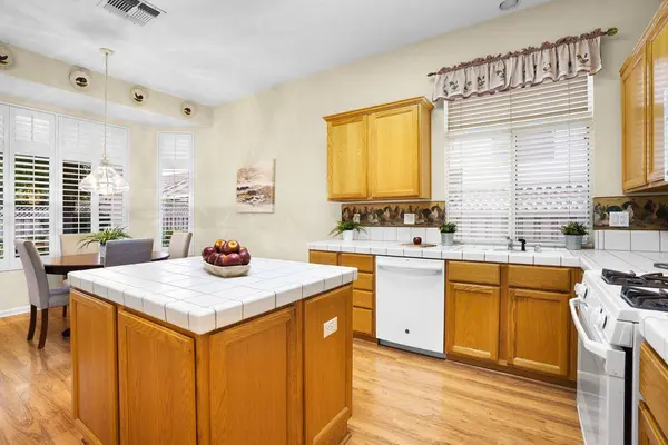 7059 Lost Lake LN, Roseville, CA 95747