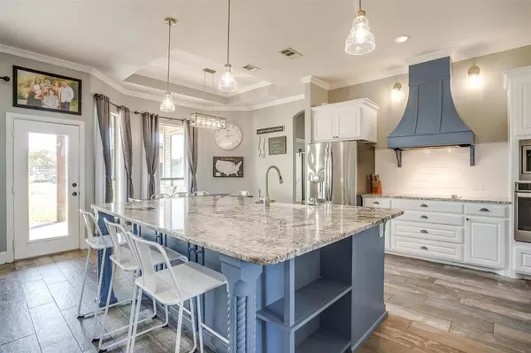 301 Lonesome Trail, Haslet, TX 76052