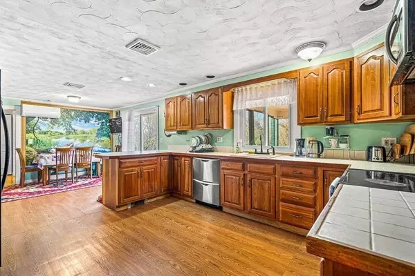 42 Tyler St, Methuen, MA 01844