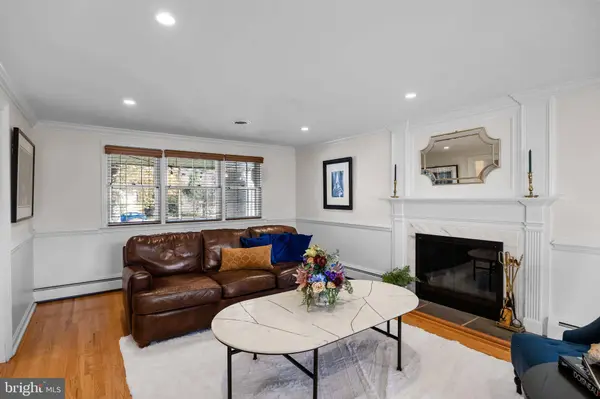 28 S SHIRLEY AVE, Moorestown, NJ 08057