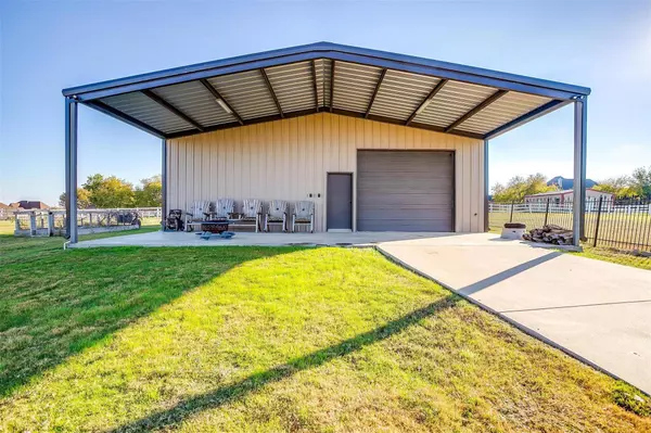 301 Lonesome Trail, Haslet, TX 76052