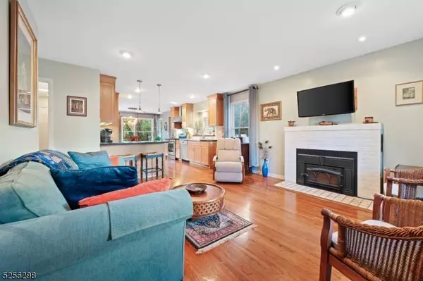 7 Forest Ave, Franklin Twp., NJ 08540