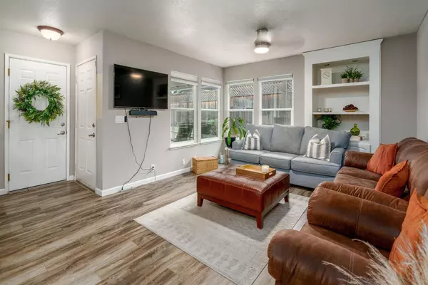 6081 Thornwood DR, Loomis, CA 95650