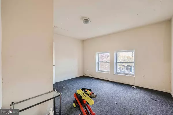 2429 BARCLAY ST, Baltimore, MD 21218