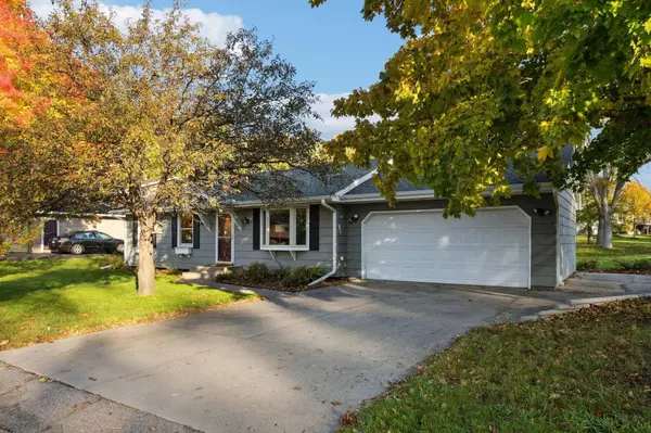 112220 James CT, Chaska, MN 55318