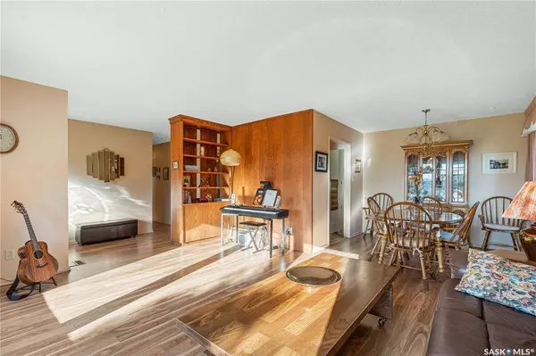 805 Glasgow STREET, Saskatoon, SK S7J 0N8