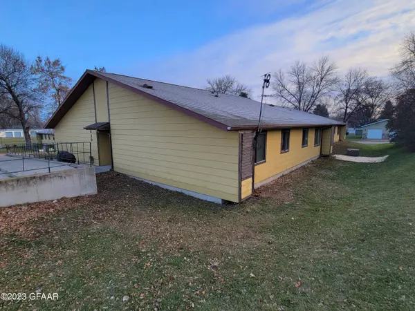 630/646 LEWIS Avenue, Larimore, ND 58251